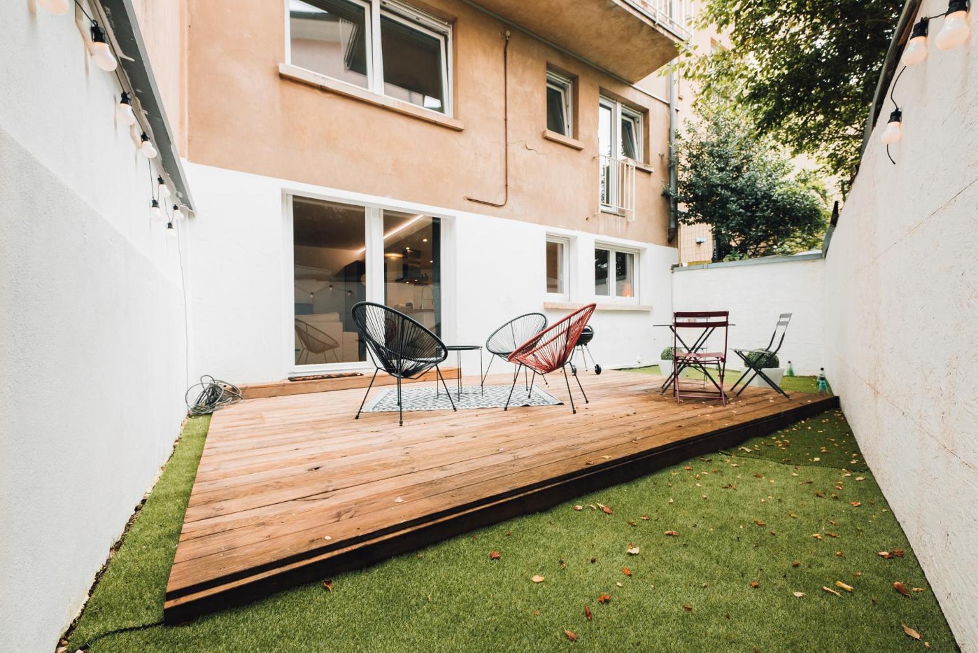 Cozy With Private Terrace
